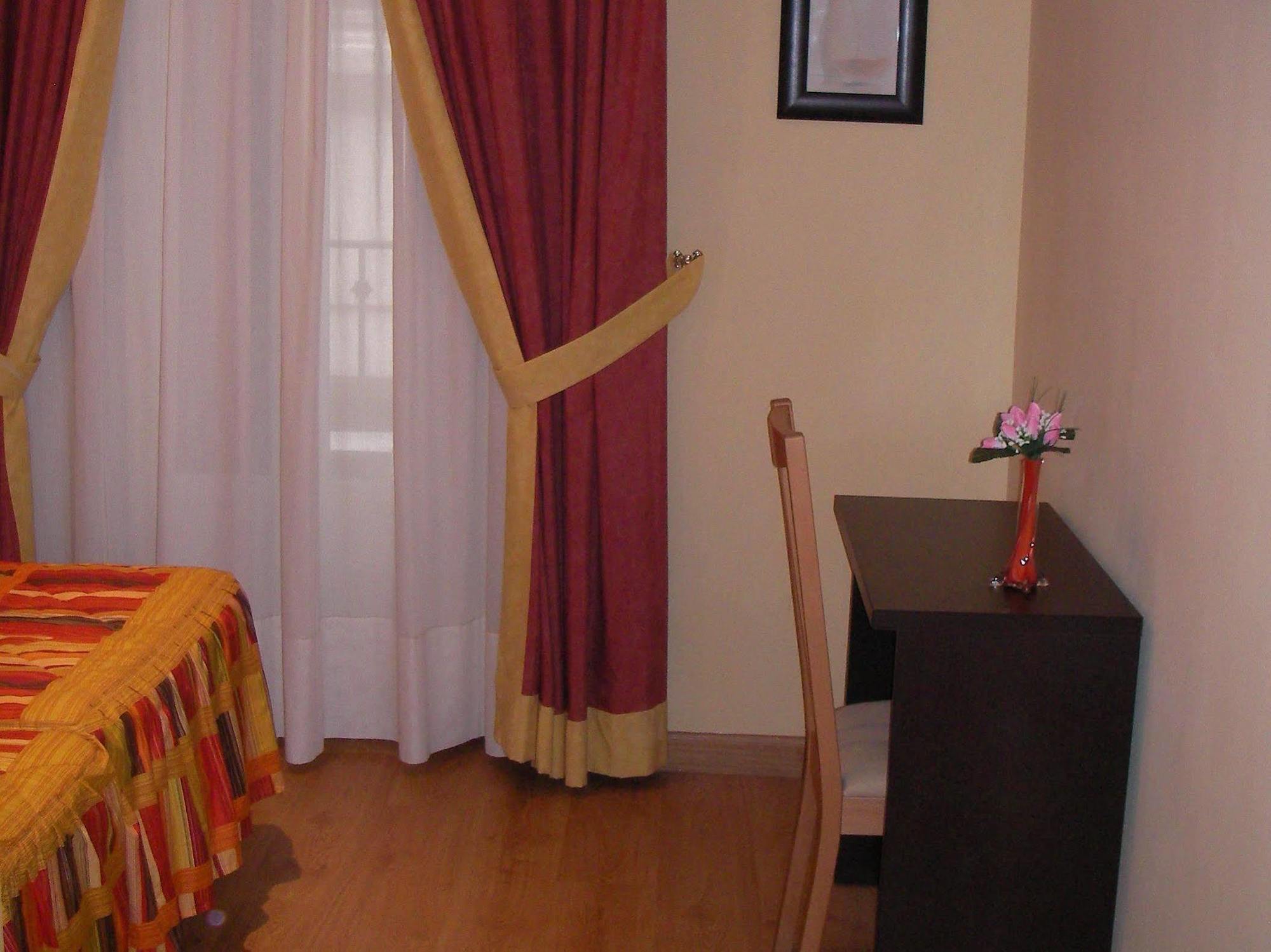 Hostal Las Cortes Μαδρίτη Εξωτερικό φωτογραφία